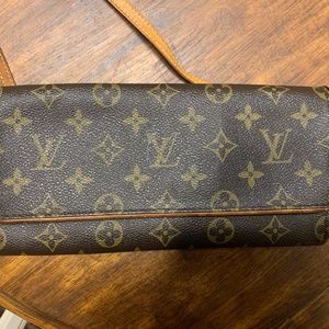 AUTHENTIC LV POUCHETTE, VERY HEAVY WEAR AROUND PIPING AND STRAP